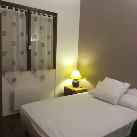 4 Personnes En Propriete Privee